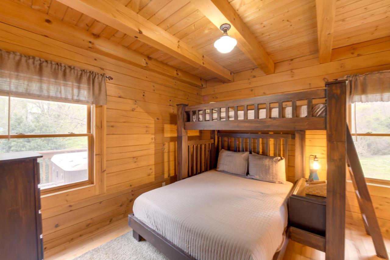 Creekside Bryson City Cabin With Private Hot Tub Luaran gambar